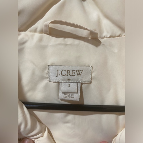 J Crew women’s down puffer vest, cream color., size S, good condition. - Picture 6 of 9